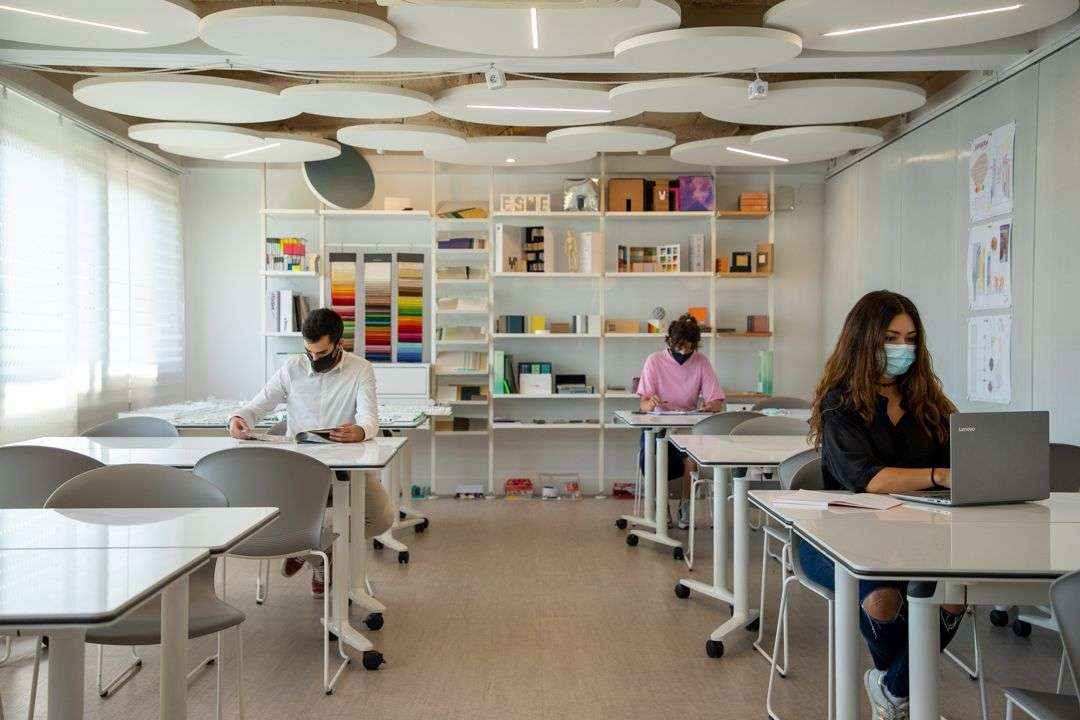 Alumnos de Diseño de Interiores de ESNE definen la nueva aula del futuro con el apoyo de la industria
