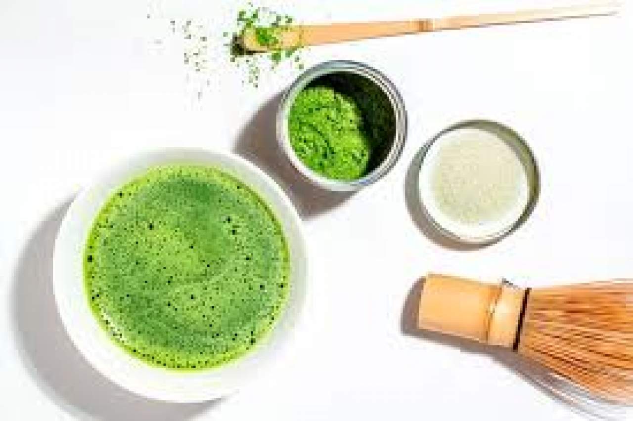 Disfruta de un delicioso té matcha desde casa