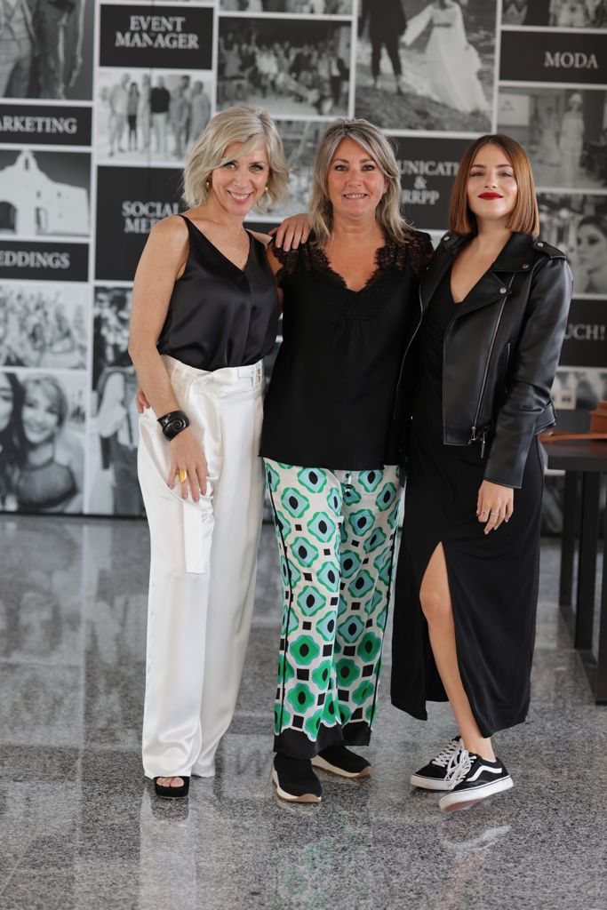 Las actrices Andrea Duro y Eva Isanta visitan Ibiza Showroom by NM
