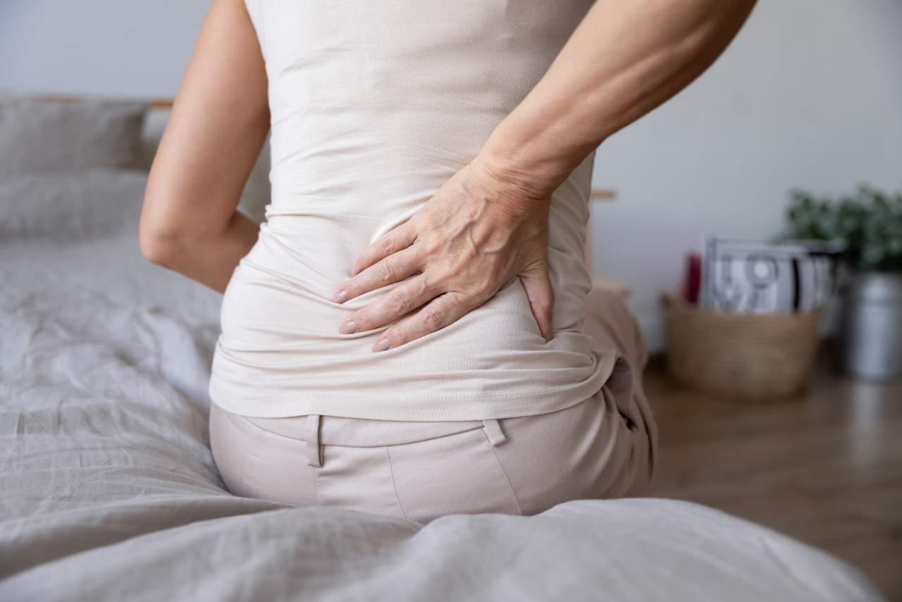Clínica AtlasVital: ¿Cuáles son los tratamientos recomendados para los pacientes que sufren de ciática o lumbalgia?