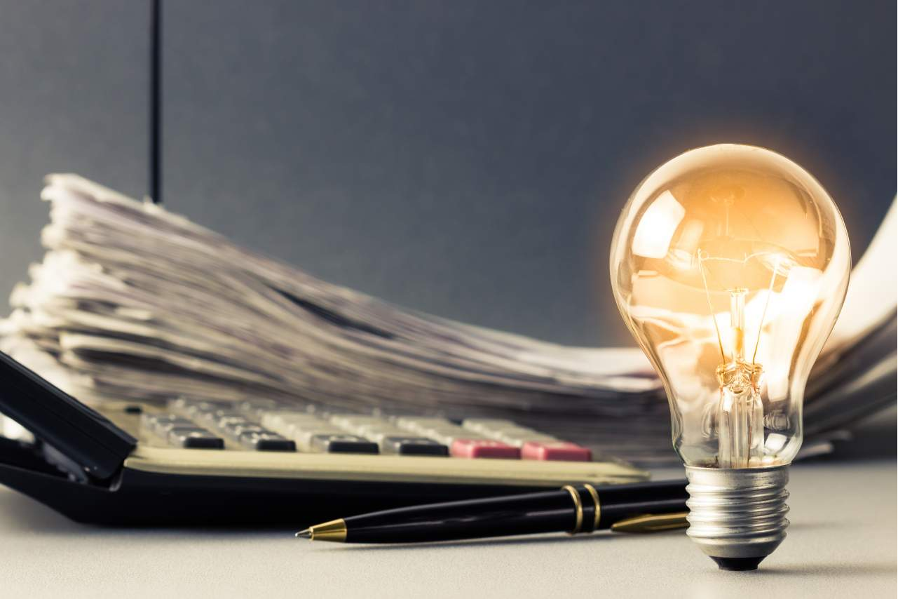 Ahorra hasta un 40% en los cambios en la factura de la luz gracias a Ahorro Direct