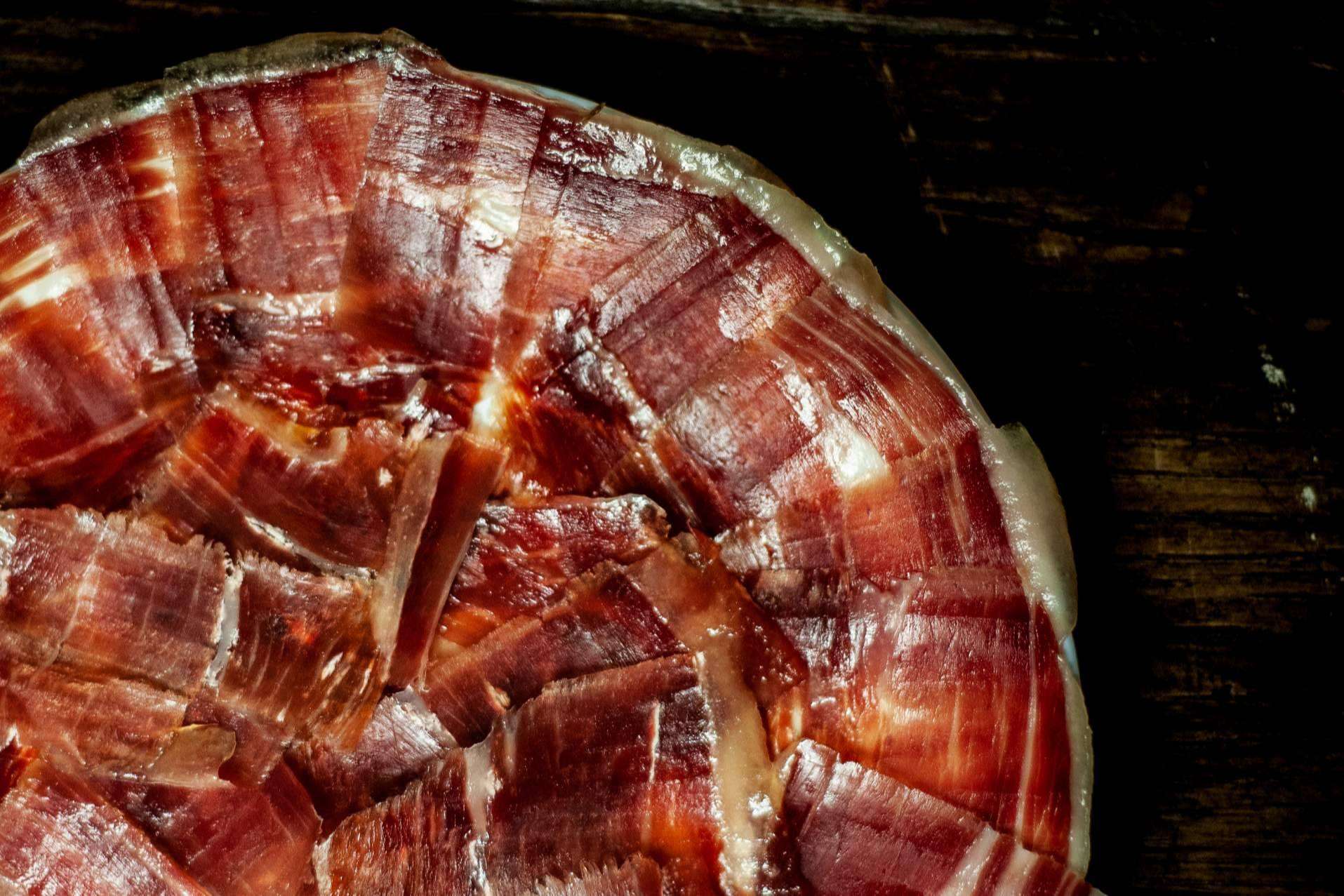 ¿Cuál es el ingrediente protagonista de la gastronomía española?: Jamón ibérico de bellota de Torrencinas