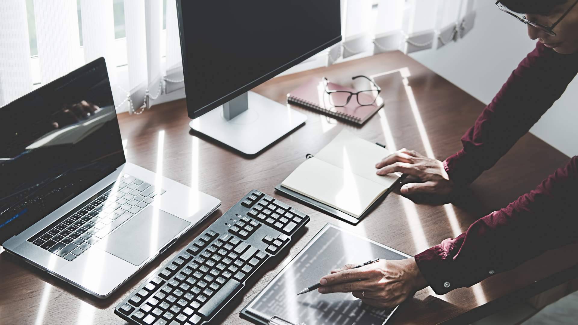 Caverna Tecnológica, equipo de expertos en el desarrollo de aplicaciones móviles y páginas web