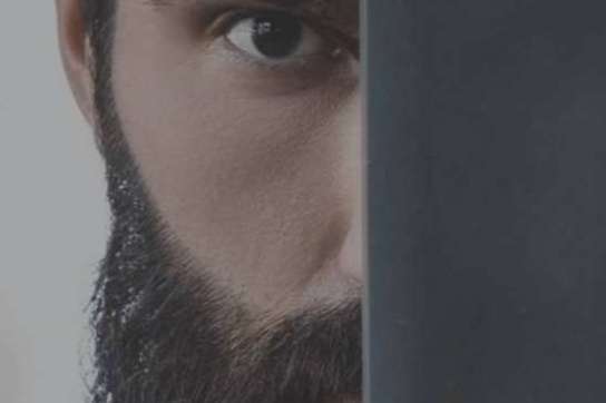 El cuidado de los peinados modernos y la barba: productos fabricados por The Bey