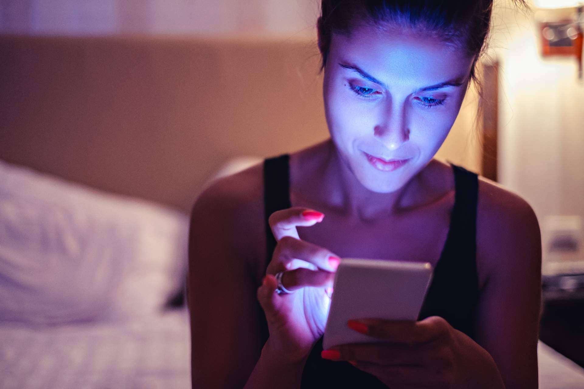 El impacto de la luz azul de las pantallas en la vista: Castor Sunglasses