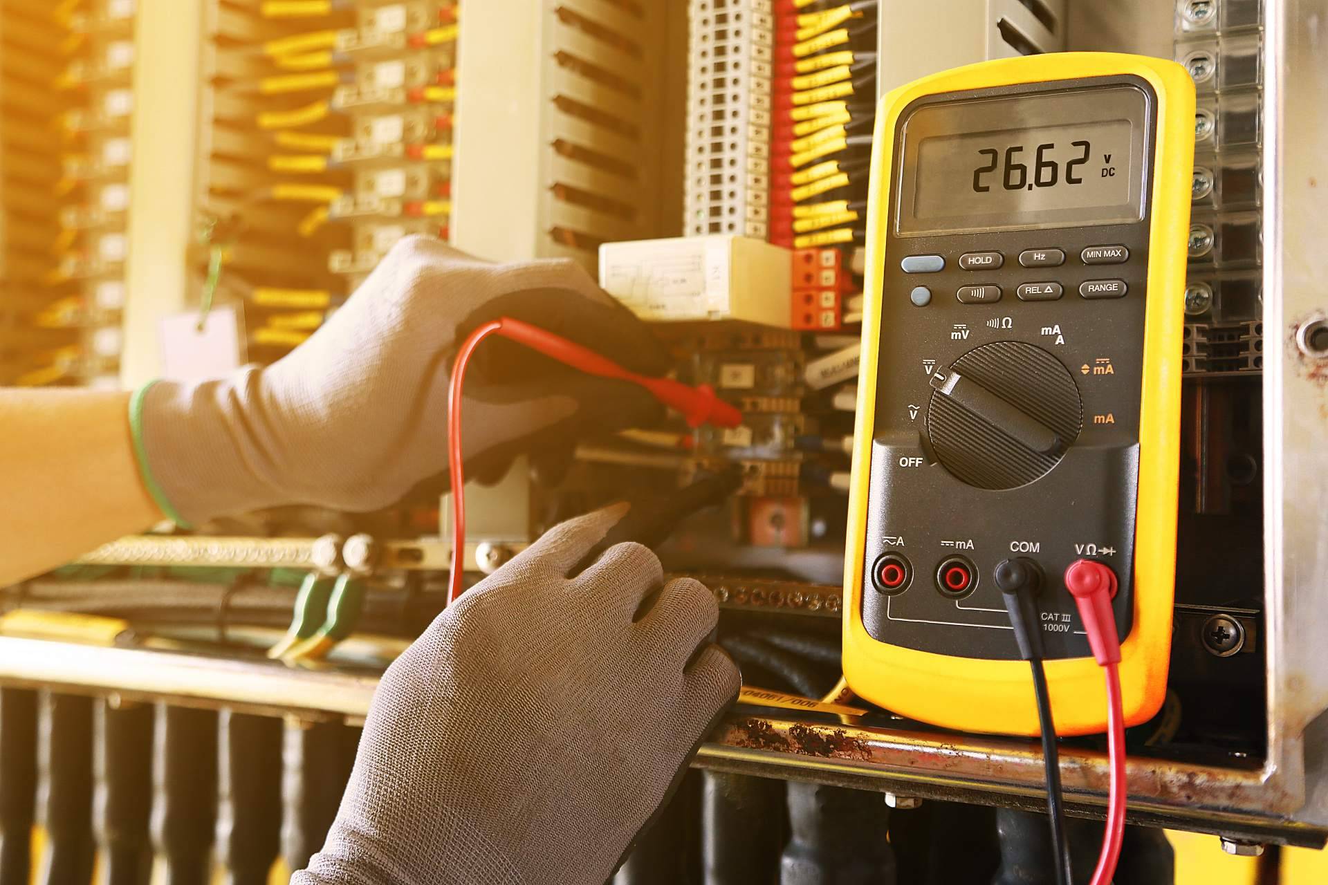 Ecoluz Eléctricas, a favor de la utilización de energías renovables y placas solares