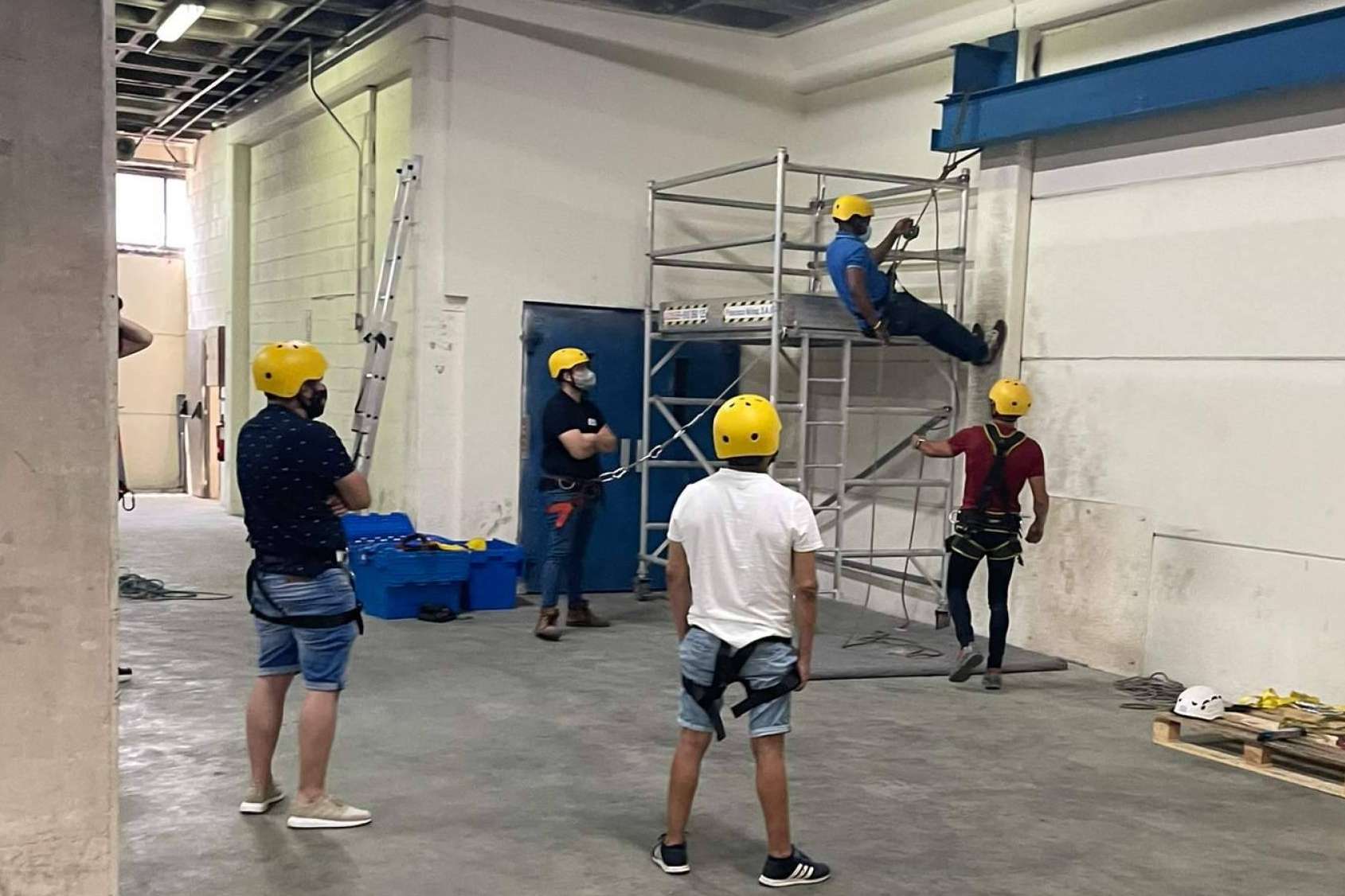 ¿Qué diferencias existen entre el trabajo en altura y los trabajos verticales?