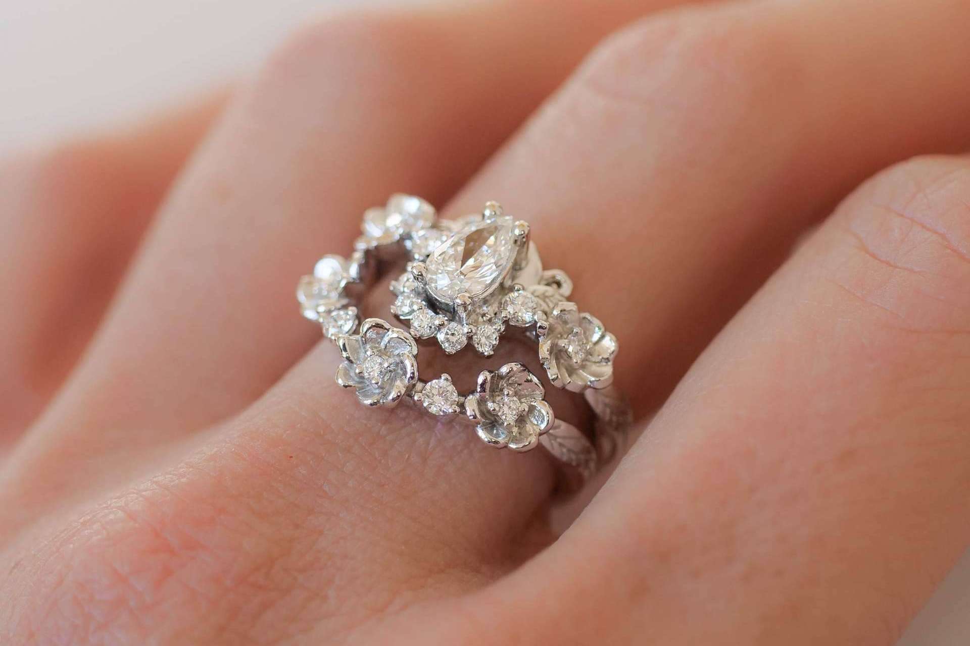 La empresa familiar Eden Garden Jewelry ayuda a encontrar la talla exacta para el anillo de compromiso