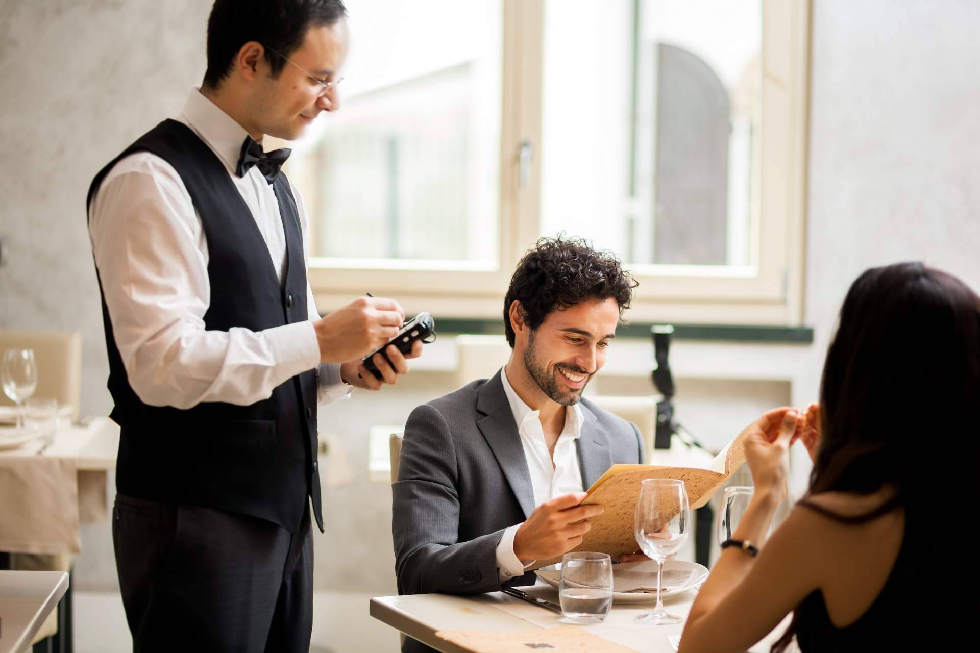 Las ventajas de tener un listado de restaurantes y una base de datos de hoteles para llevar a cabo estrategias de marketing
