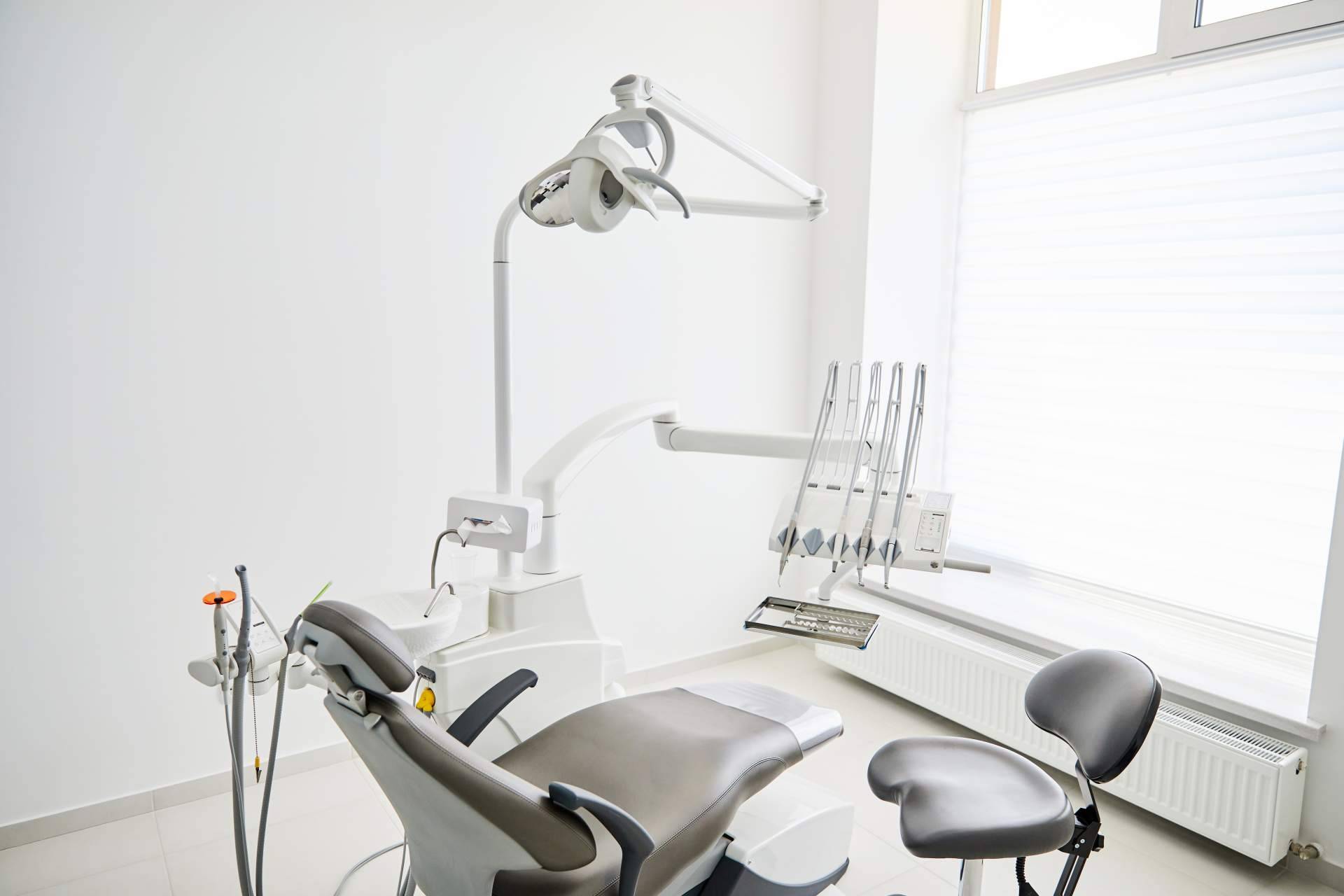 Star-Dent ofrece una amplia gama de productos dentales para el sector odontológico