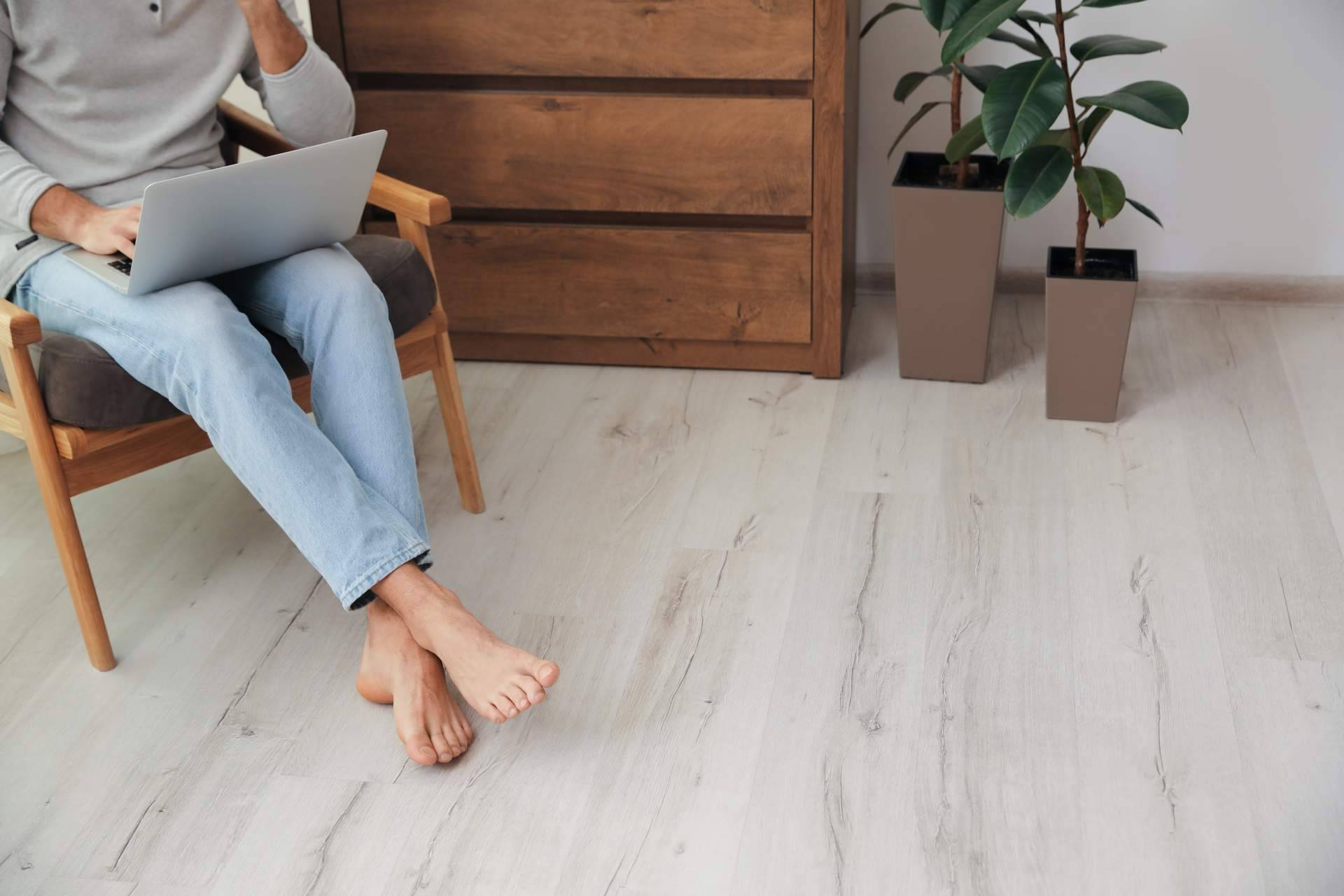 ¿Cuáles son las ventajas de aplicar suelos de imitación de madera?