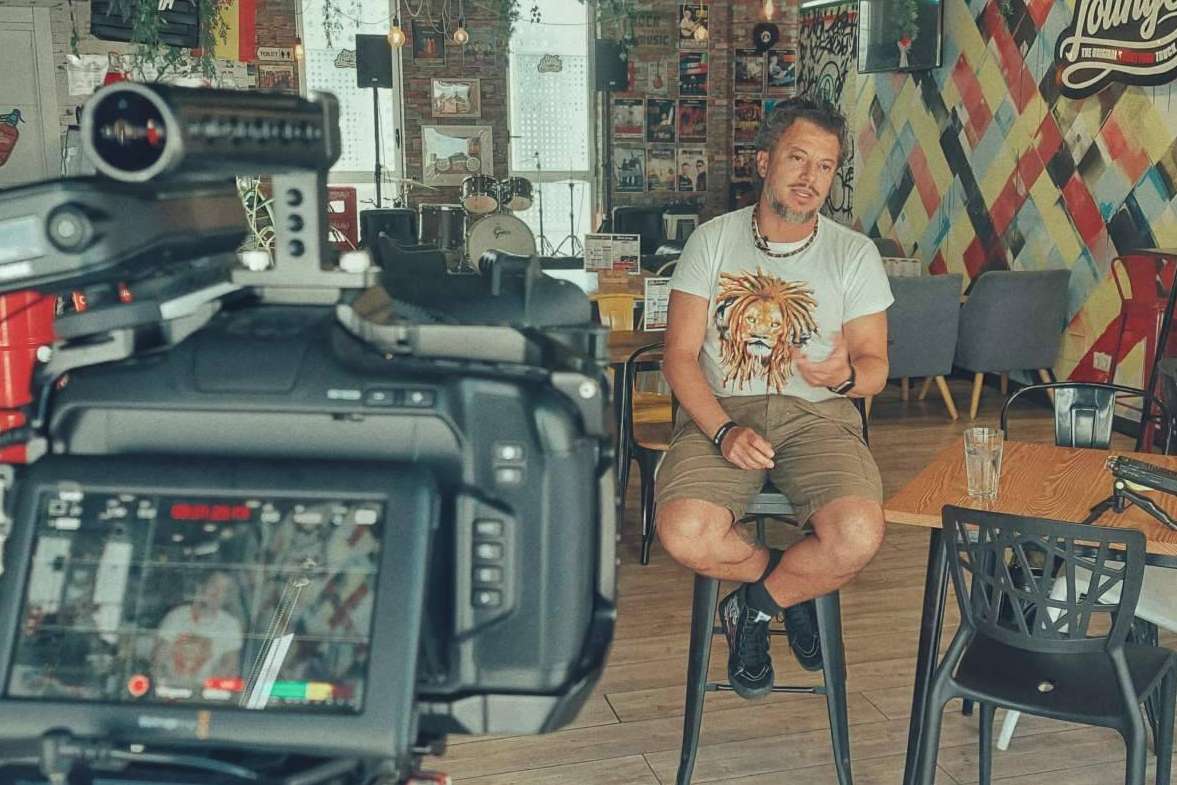 Cam Bur Pin Ton, la diáspora de un sonido es el documental dirigido por Javier Fuentes que expone los logros y dificultades de los músicos venezolanos exiliados