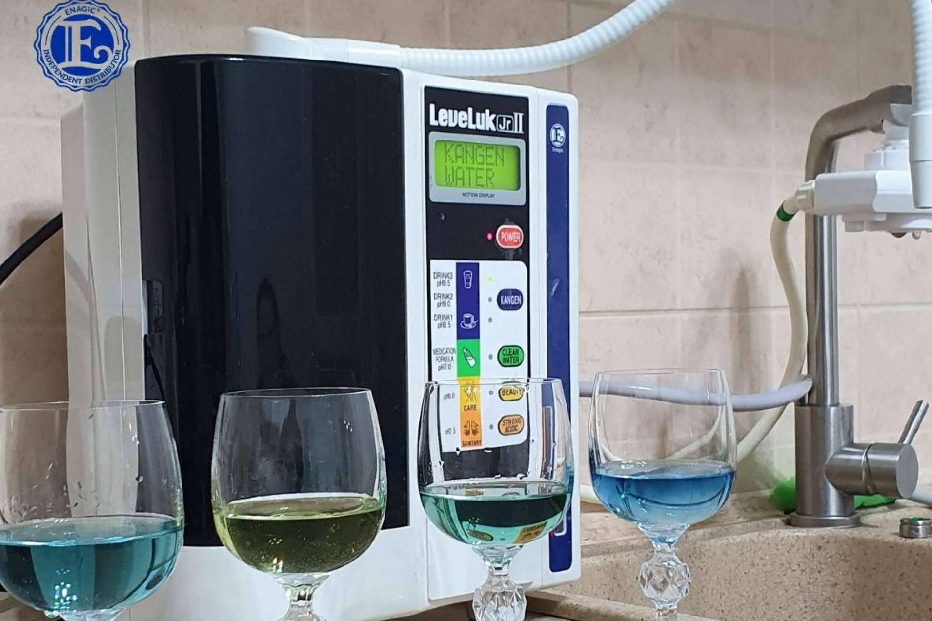 Agua Kangen con el dispositivo Leveluk K8 y rica en antioxidantes e hidrogeno fresco