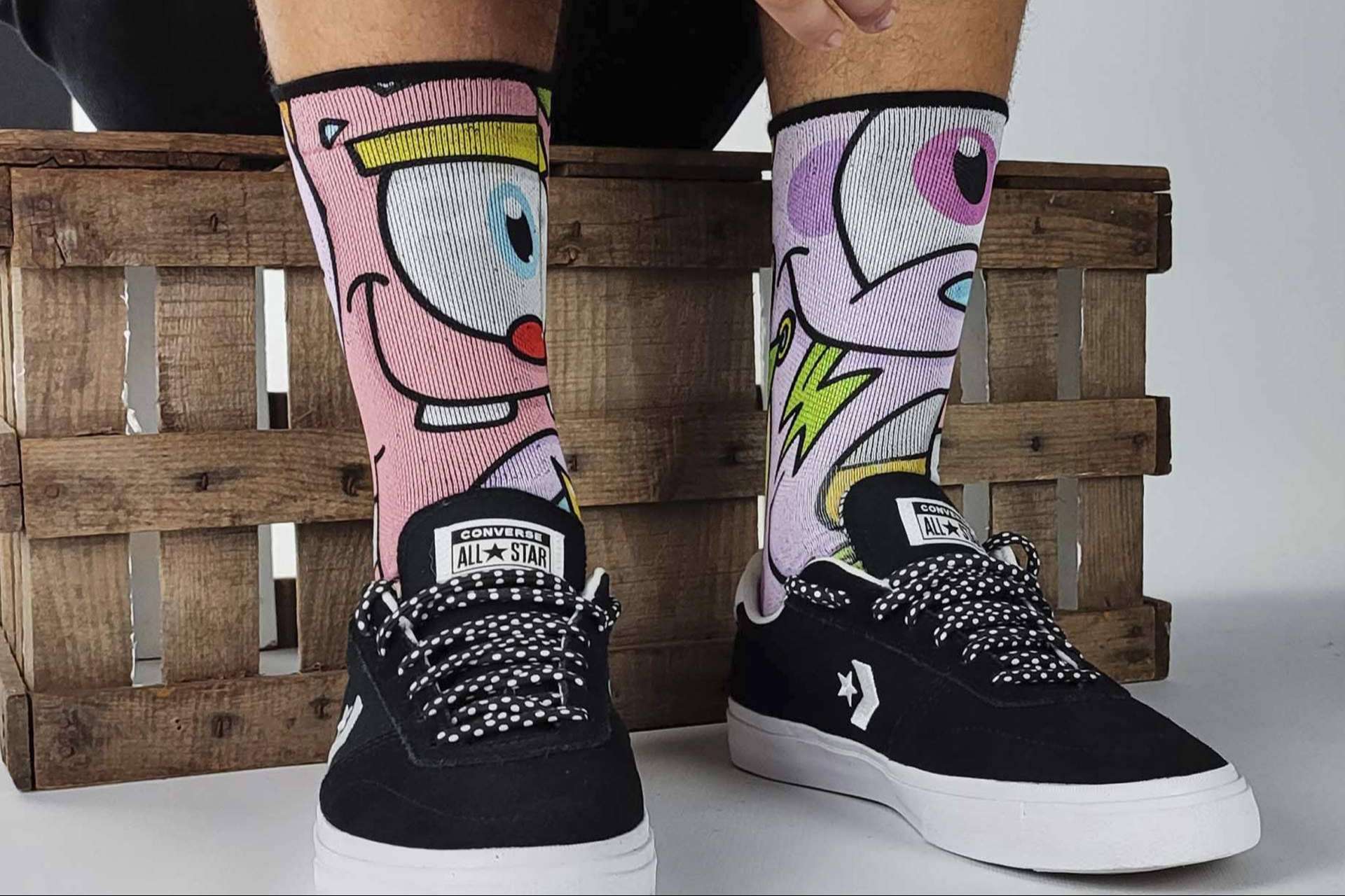 Vestir arte urbano con los calcetines divertidos de la firma ISOKISI