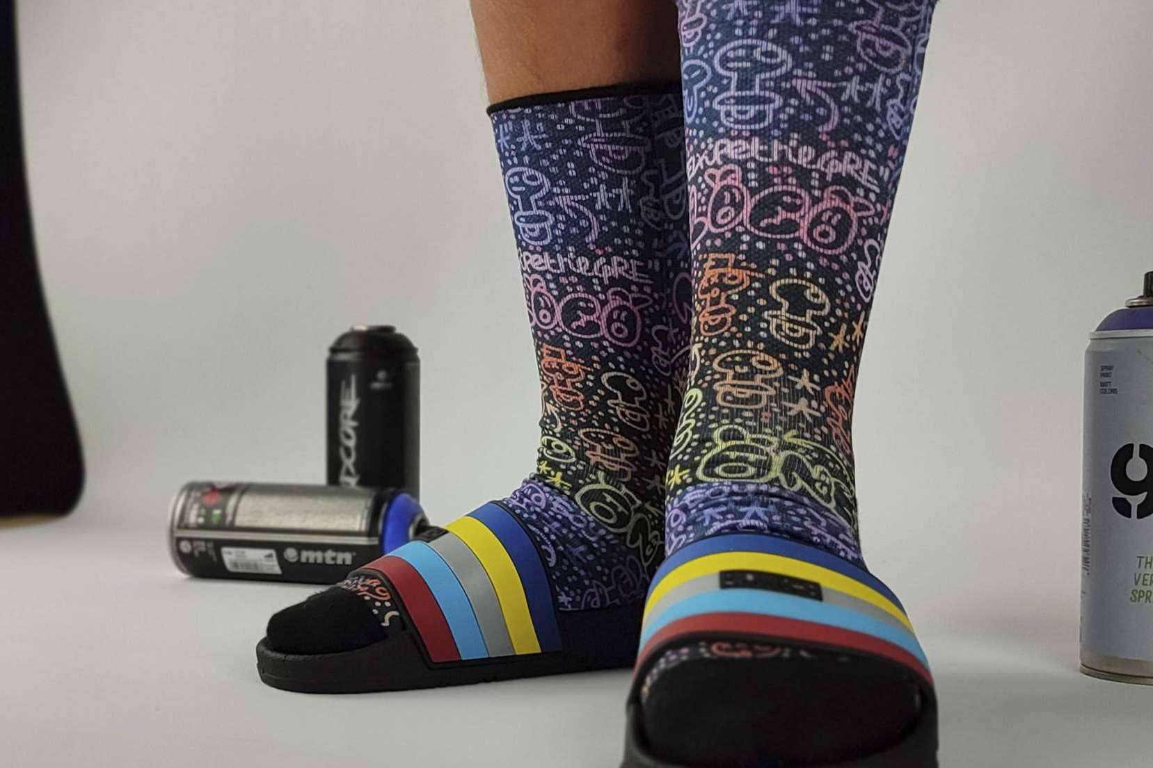 Entrevista a los fundadores de Isokisi, la marca de calcetines originales que combina arte y moda