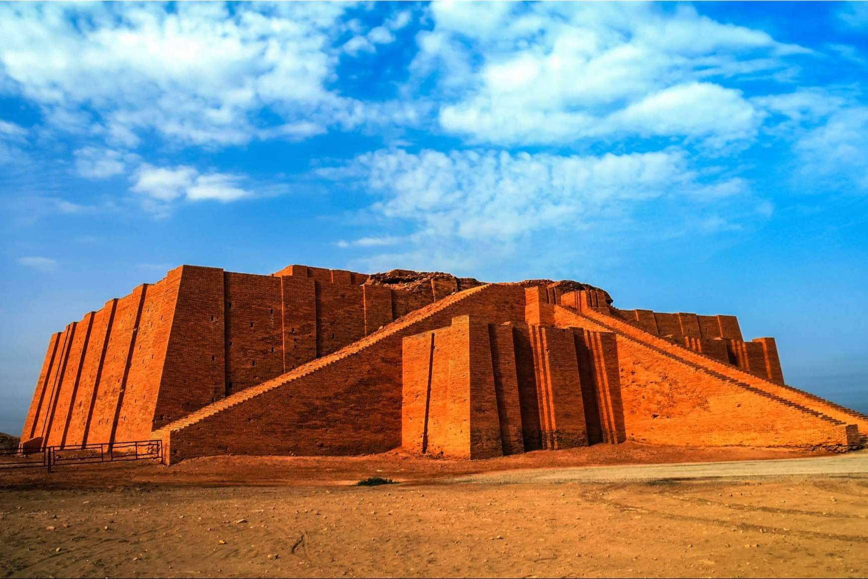 Las primeras civilizaciones del ser humano son las ciudades de Mesopotamia