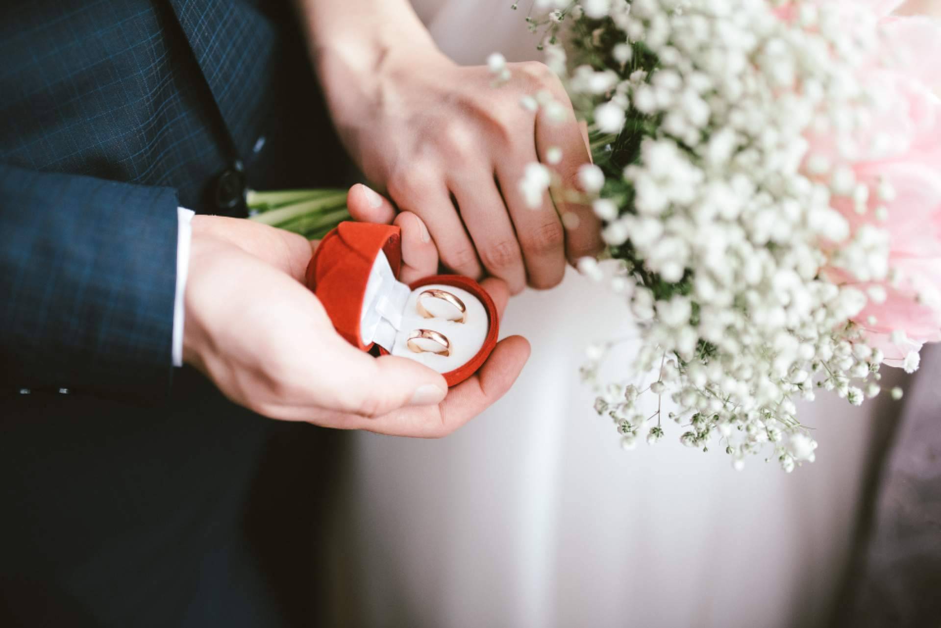 Escoger las alianzas de boda gracias a los consejos de Germán Joyero