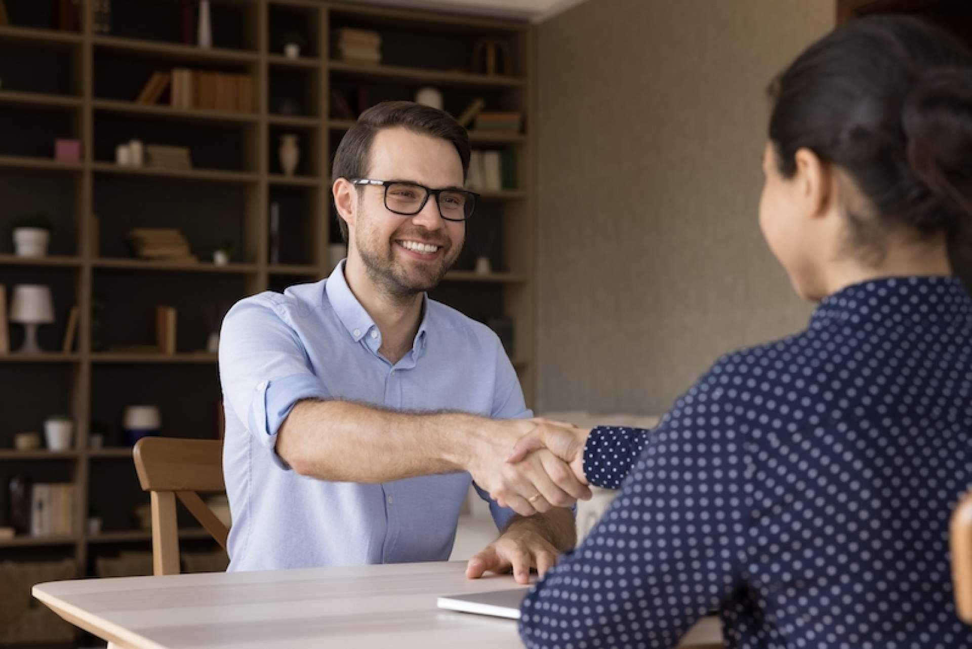 Las estrategias para evitar la brecha digital y de género en empresas, con Bhybrid