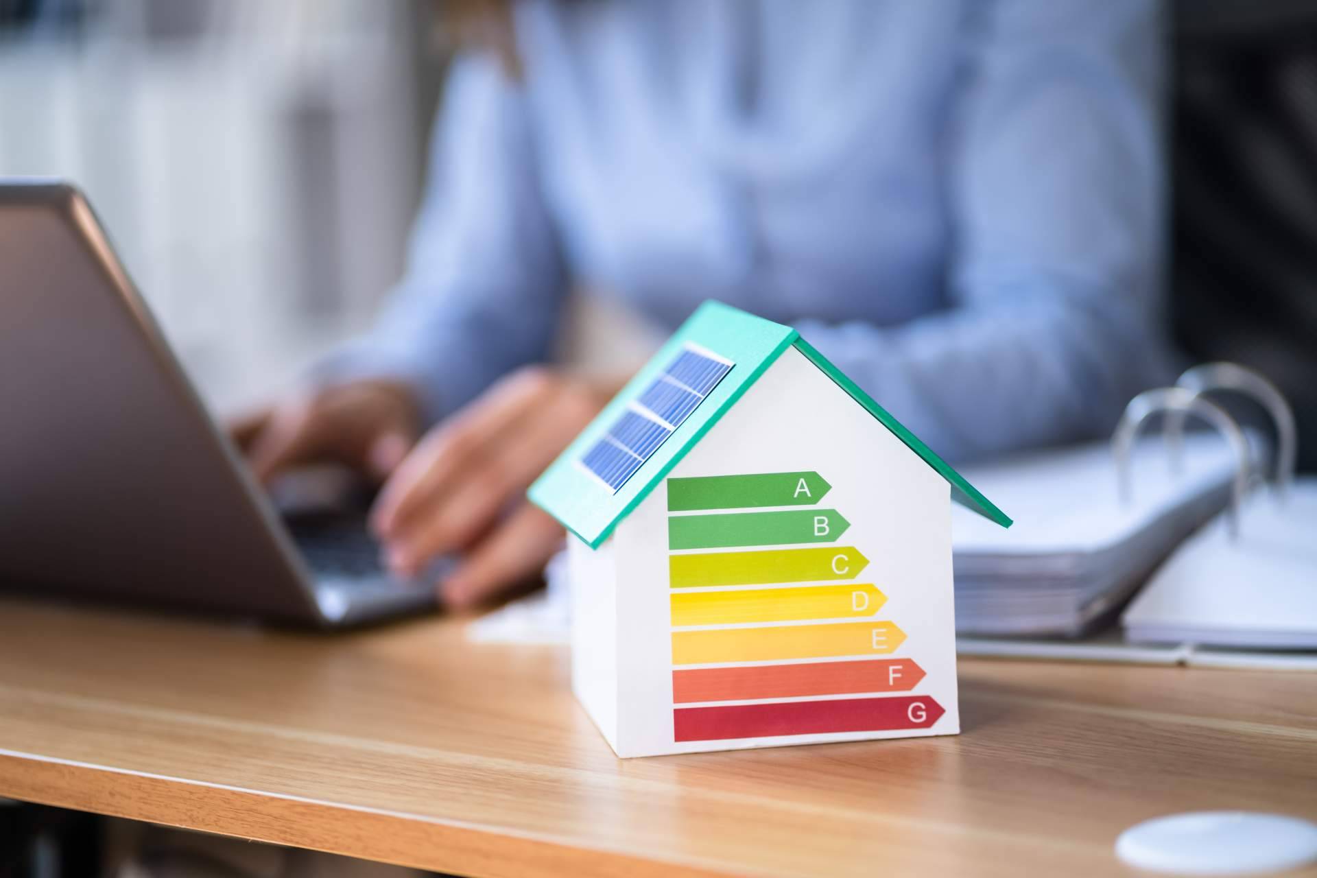 Asesores energéticos especializados en luz y gas, con Energybox