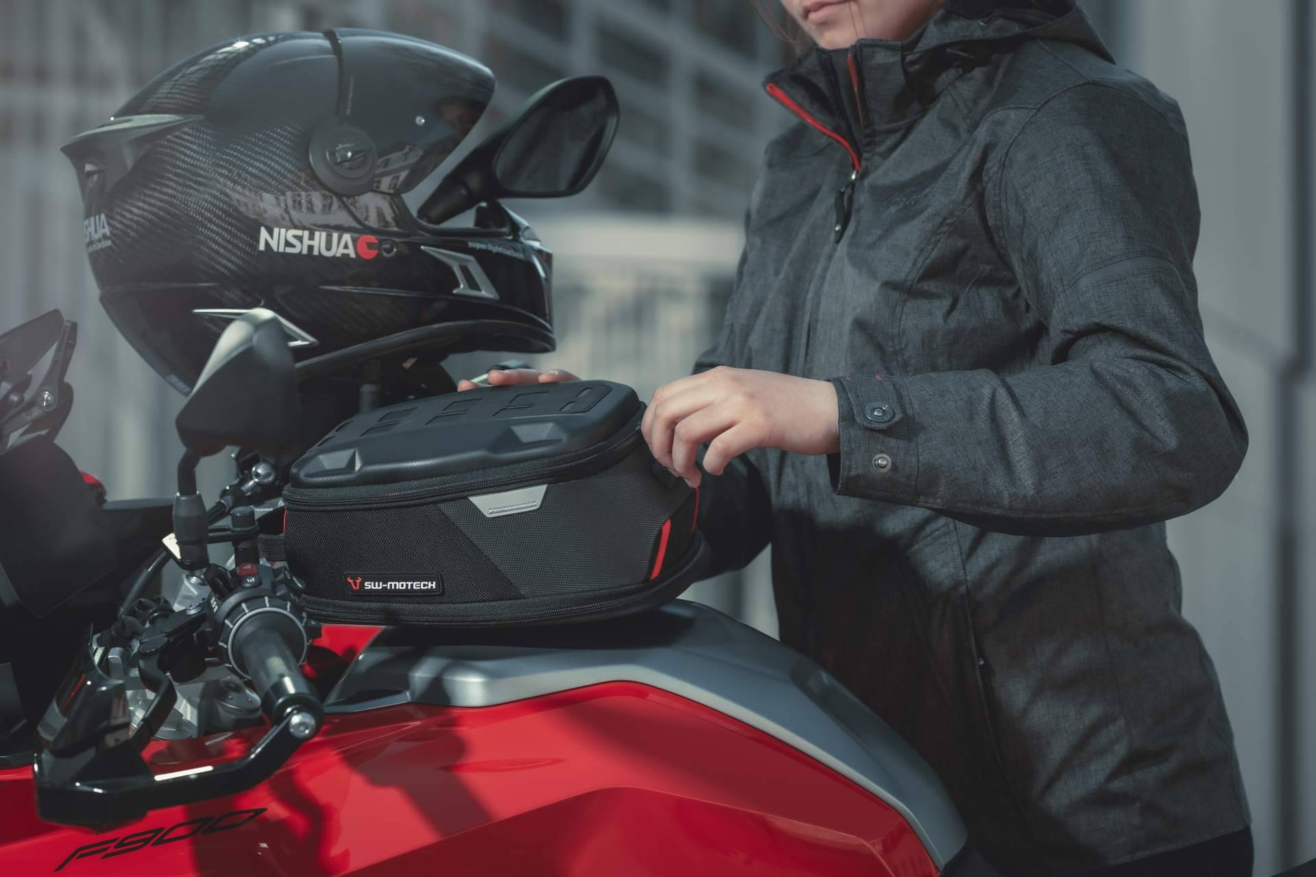 Los productos que permiten llevar equipaje en una moto de manera funcional y segura de la tienda SW-MOTECH