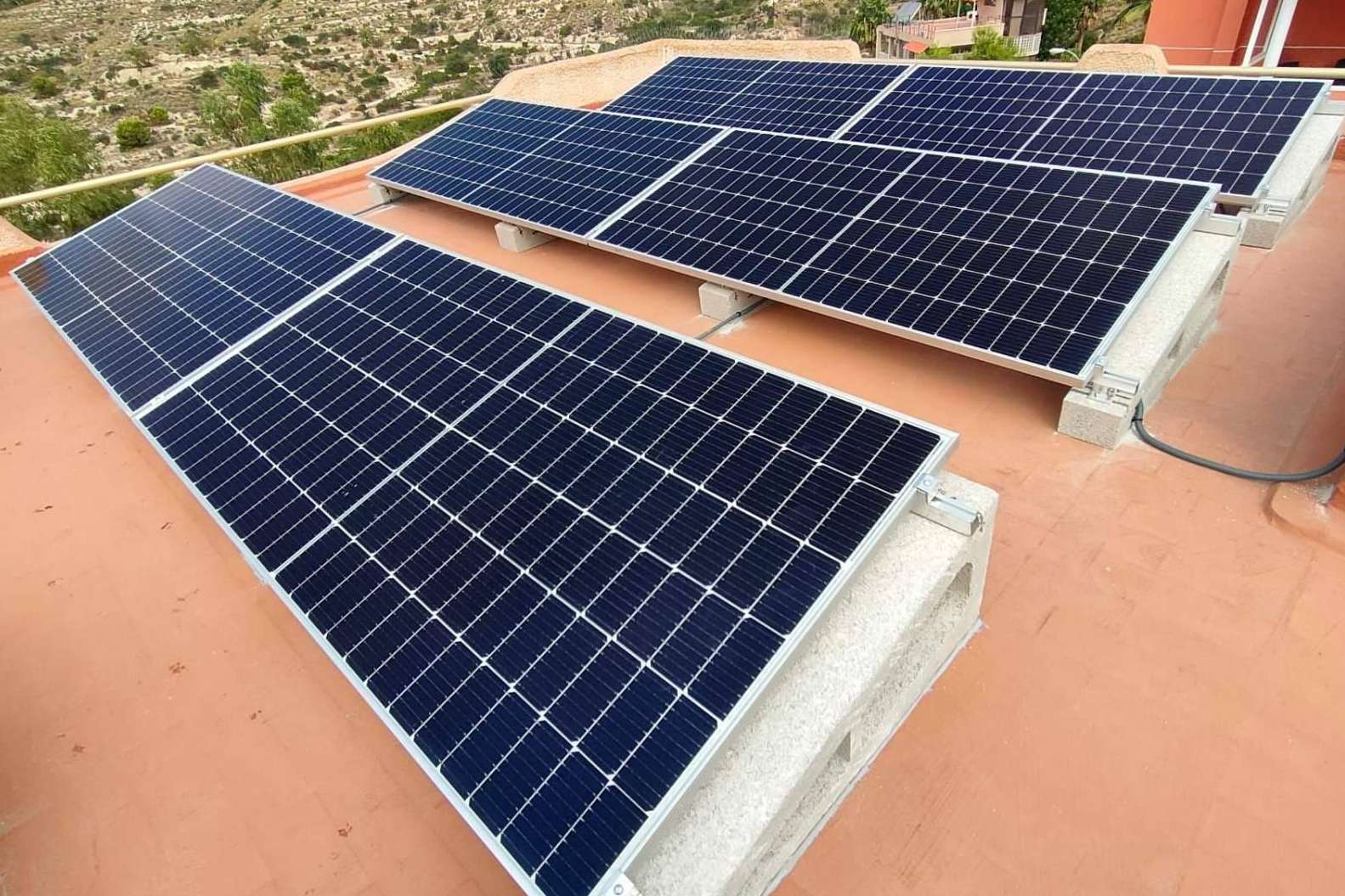 Ingeniería Aplicada ofrece subvenciones en Murcia y Alicante para la instalación de placas solares, aerotermia y puntos de recarga