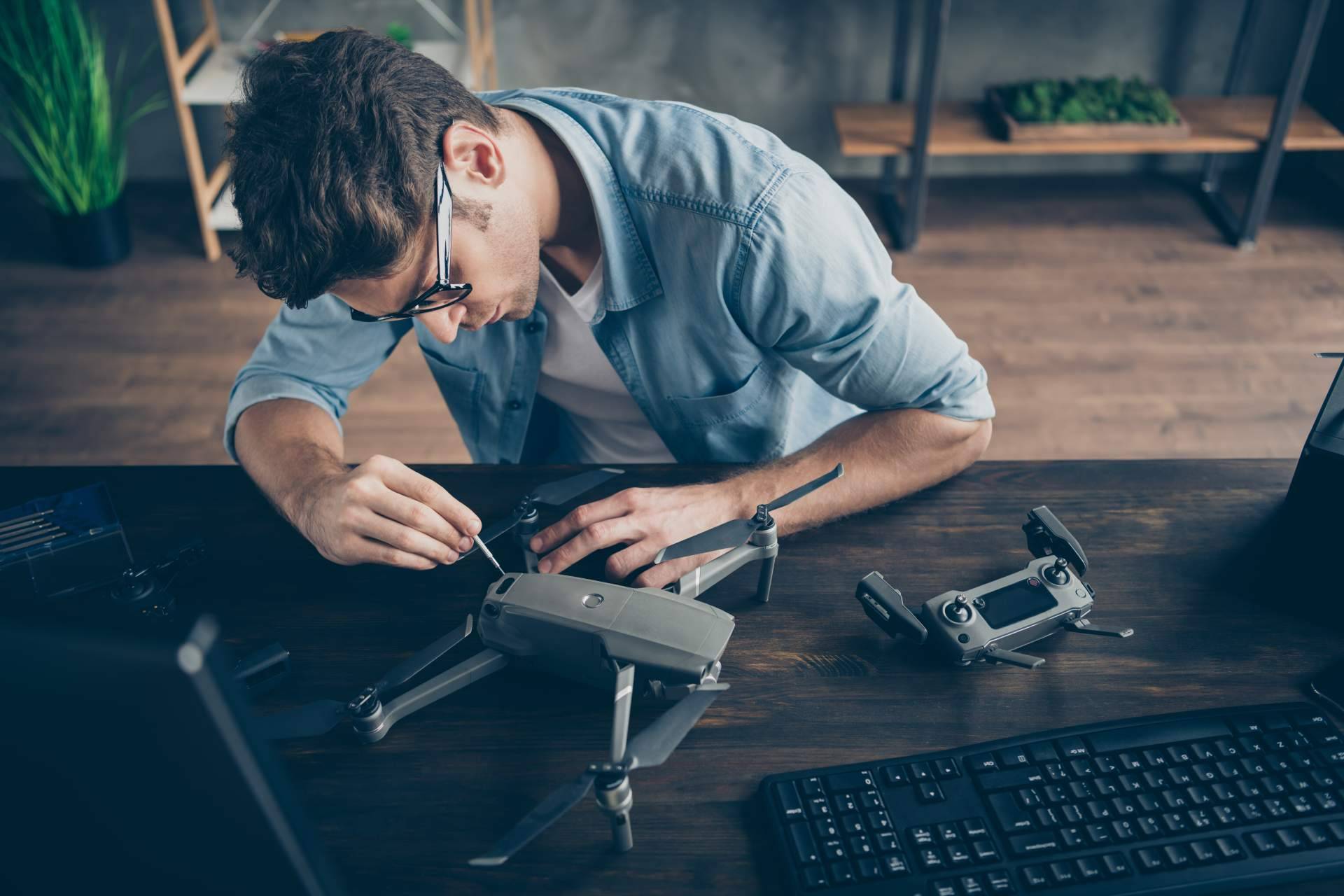 WhatTheQuad y su equipo de profesionales en reparación de drones