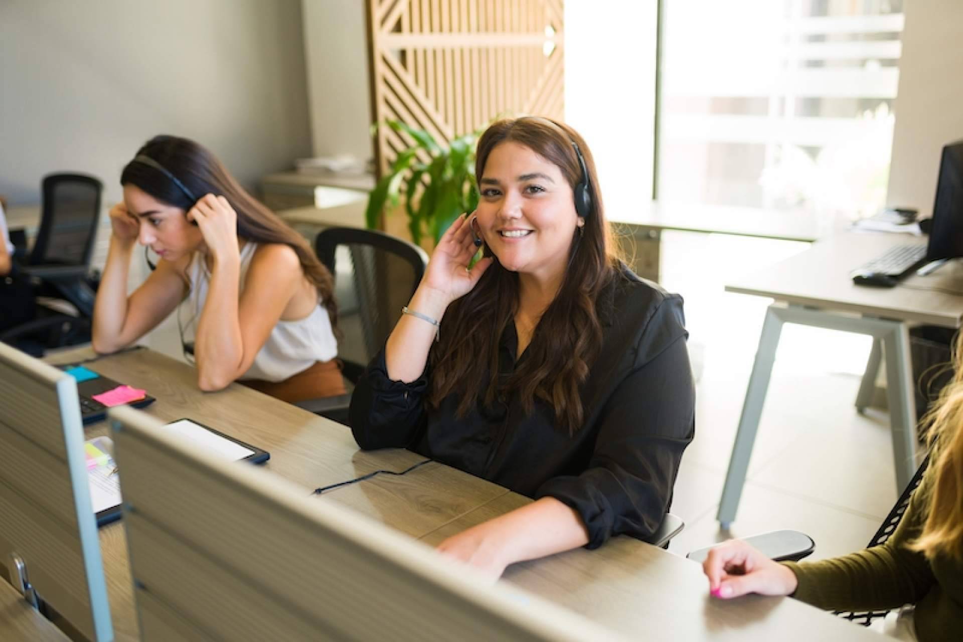 Auriculares profesionales, el secreto de los call centers exitosos según Tecnitrán