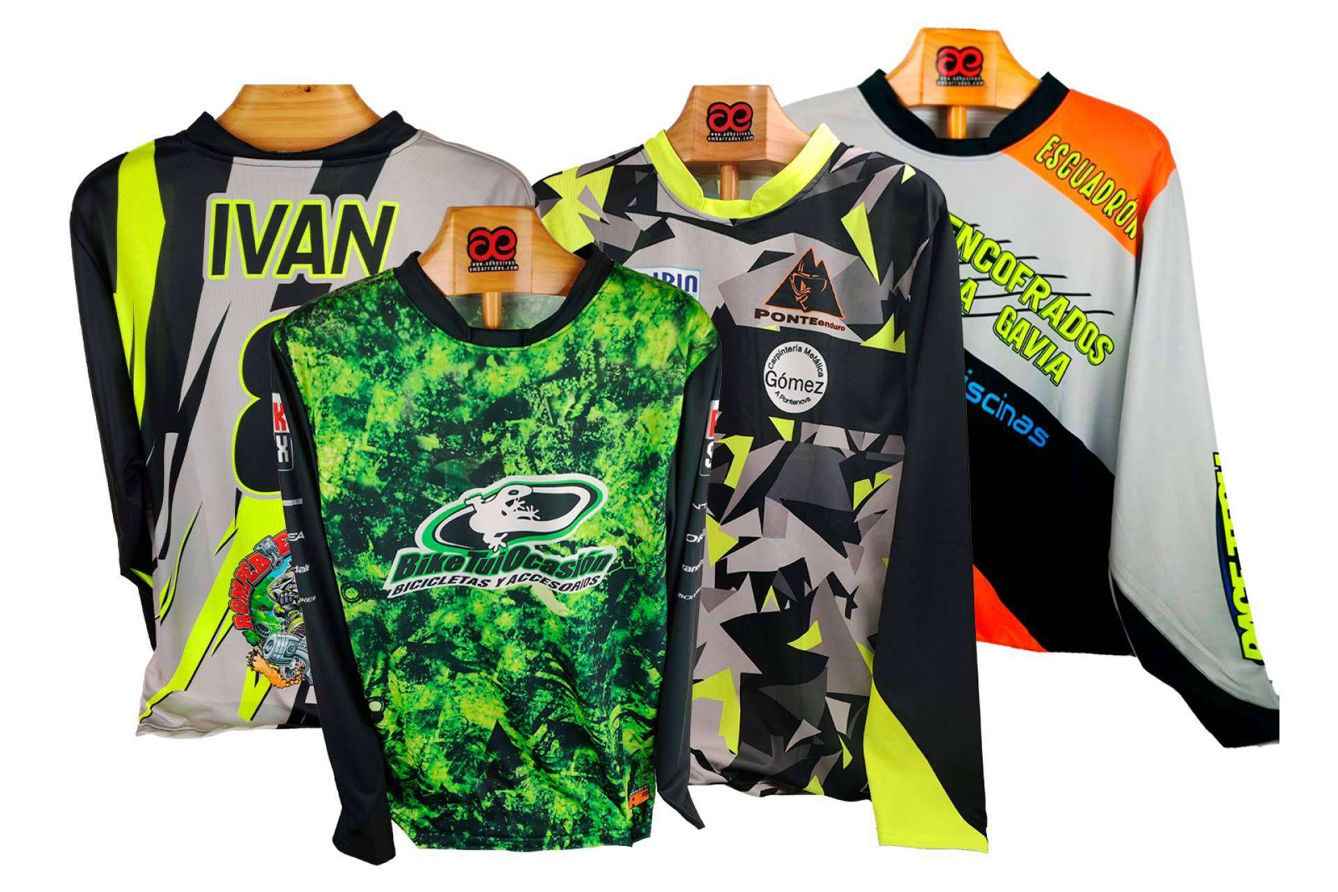 Practicar motocross y enduro con ropa personalizada