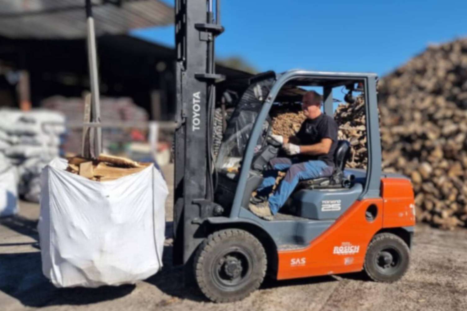 Llenyes i Carbons Polinyà, distribuidores de diferentes tipos de leñas para restauración