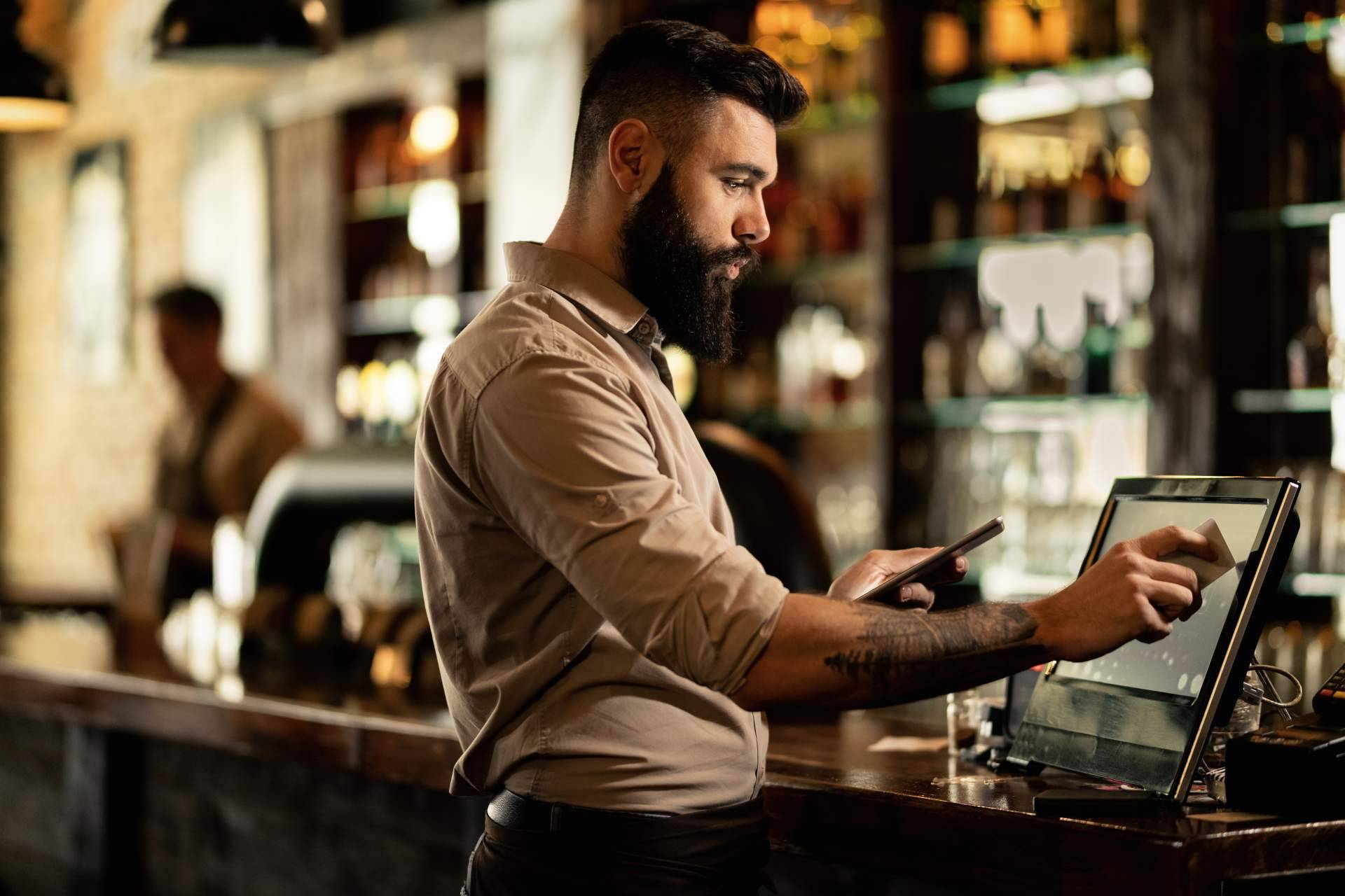 Las ventajas del software TPV para bares de copas, pub y discotecas de Solvermedia