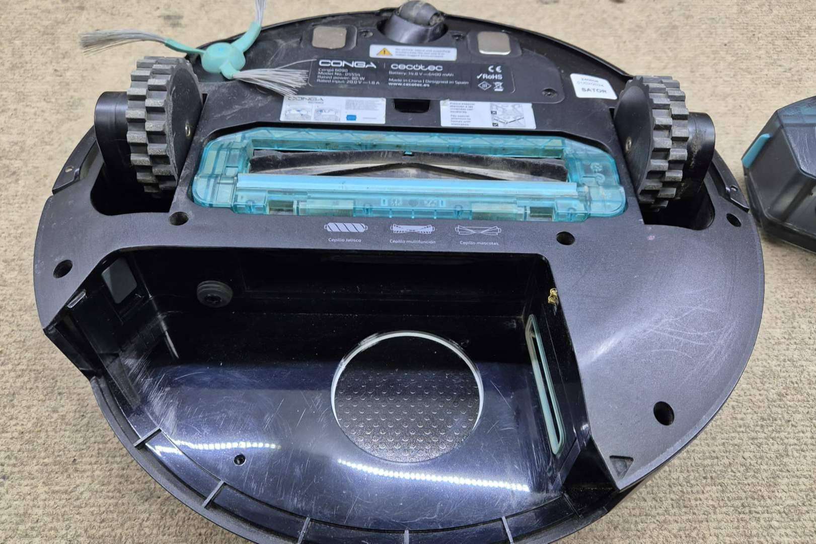 Evitar averías con una limpieza semanal del robot aspirador, el consejo de Sator Electrónica