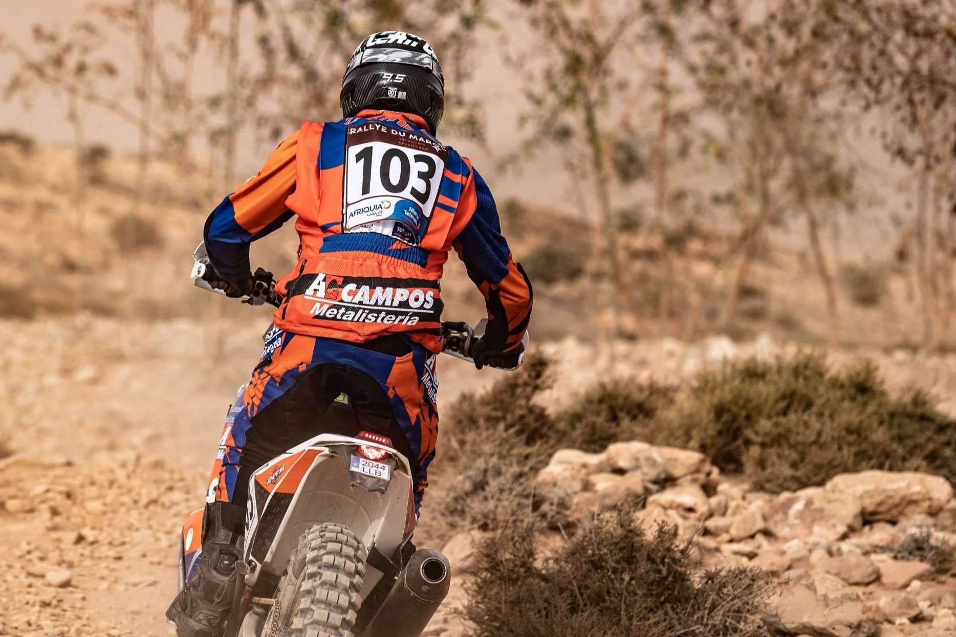 ADHESIVOSEMBARRADOS dispone de equipación para moto off road