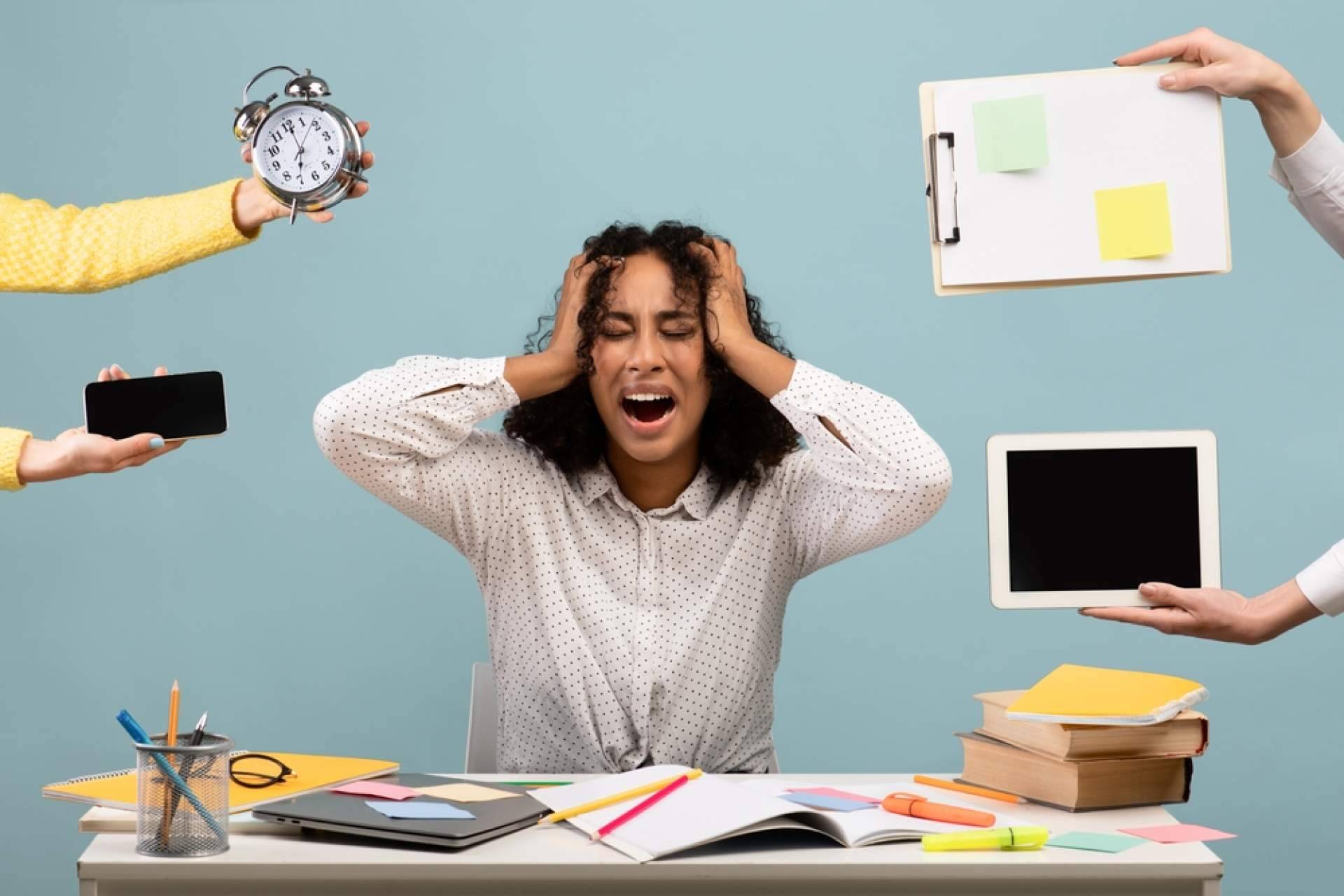 Salud digital y de la función cognitiva básica de la atención en el trabajo en la interfaz humana digital