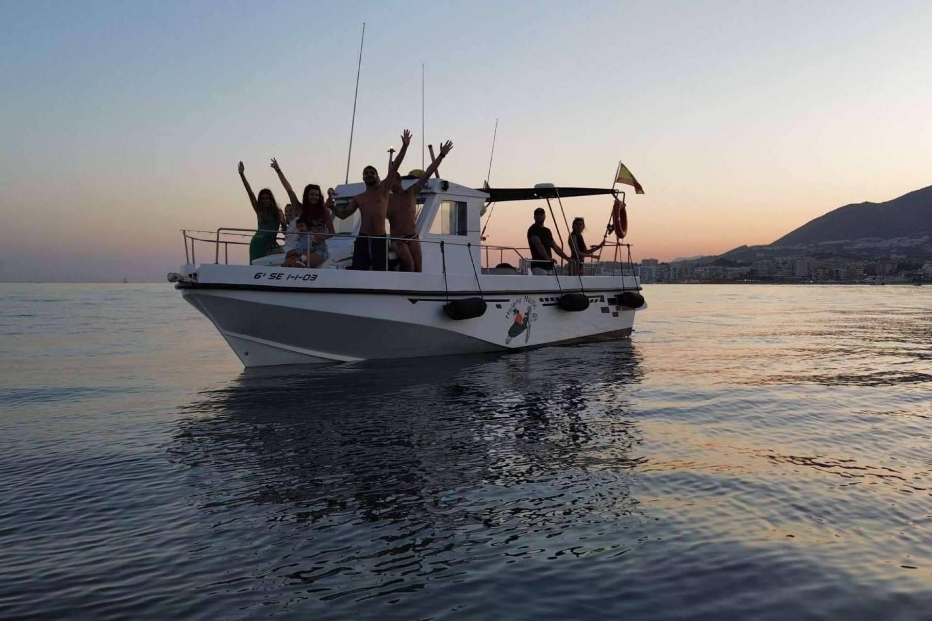 Excursiones privadas en barco con bebidas y snacks incluidos, así son las propuestas de Helena Nautic en Benalmádena
