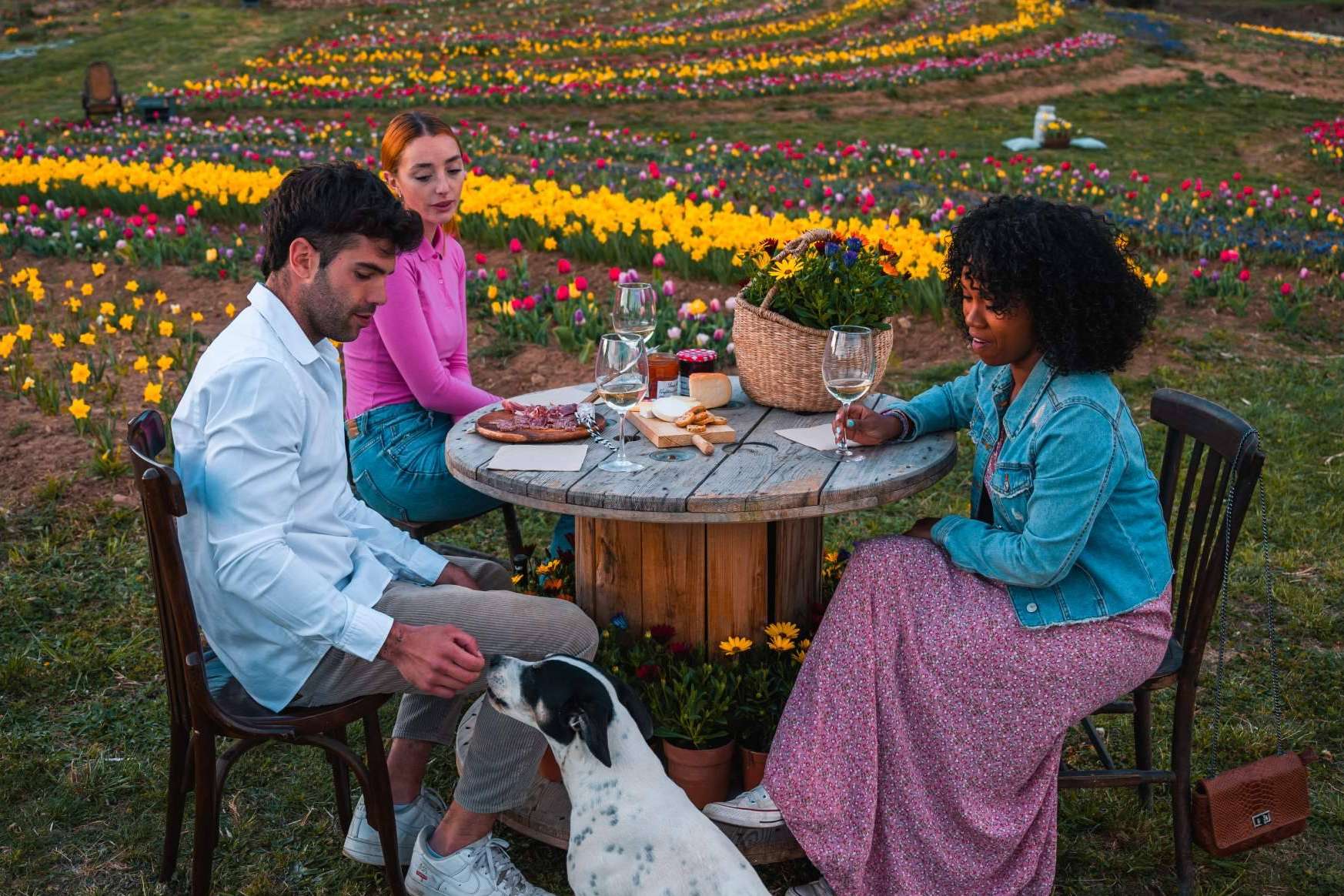 ¿Dónde hacer sesiones de fotos en pareja y familia? Niudàlia, el paraíso de las flores
