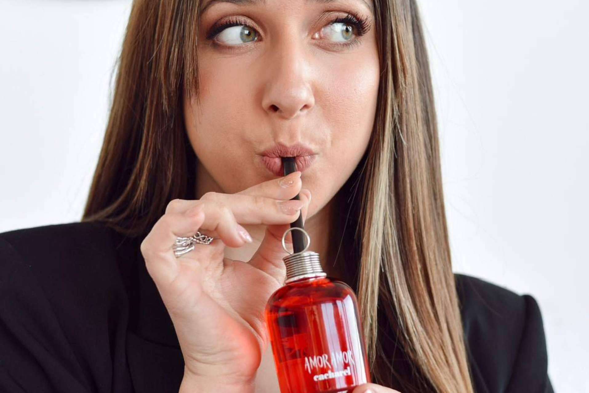 Amplia gama de perfumes de mujer disponibles en Perfumerías Laguna
