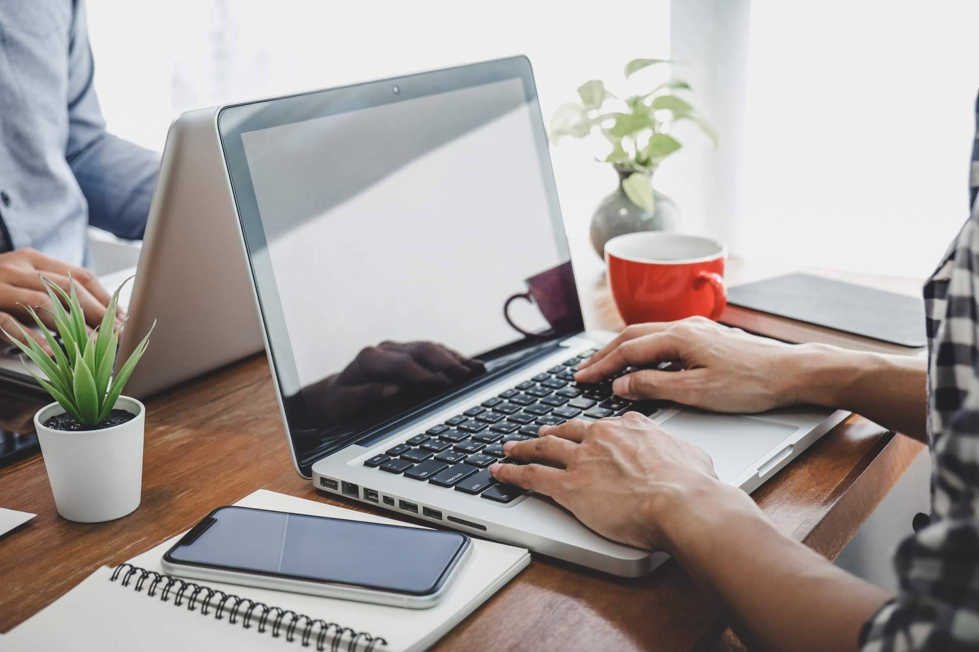 Una agencia con un sólido portafolio de trabajos exitosos en marketing digital