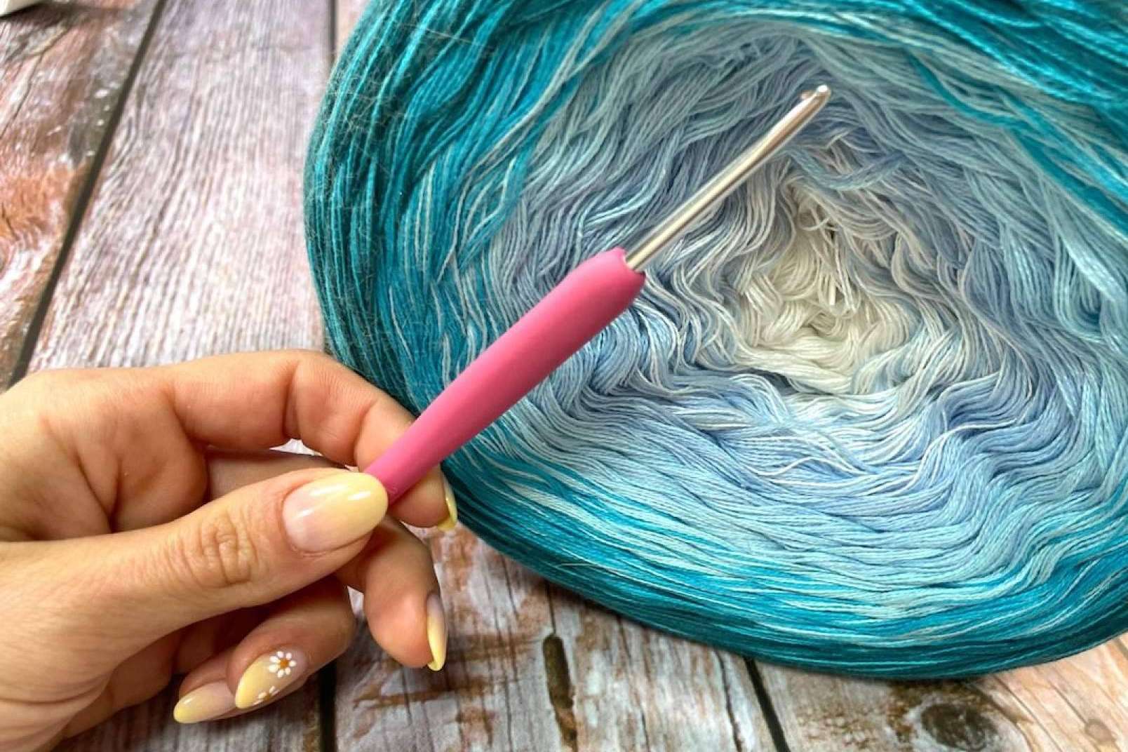 El vestido de crochet siempre es tendencia en verano