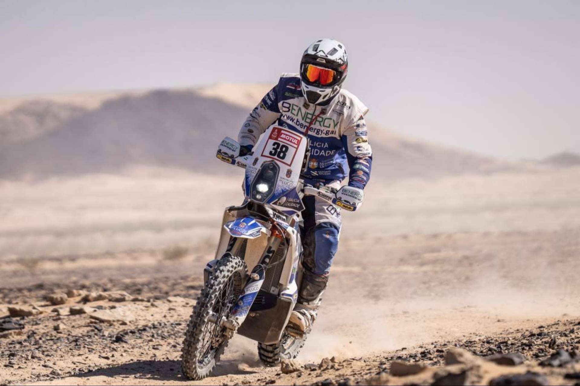 ADHESIVOSEMBARRADOS crea diseños personalizados en ropa offroad para pilotos de motocross