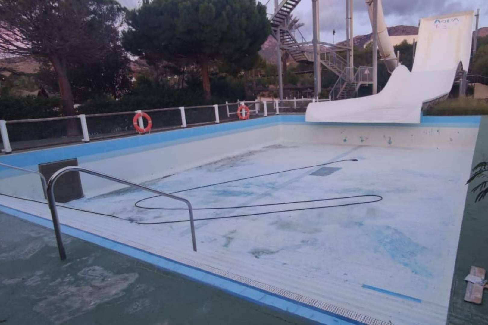 Mantenimiento de piscinas con limpieza de vapor a alta presión, la apuesta de Galvañ Lacados
