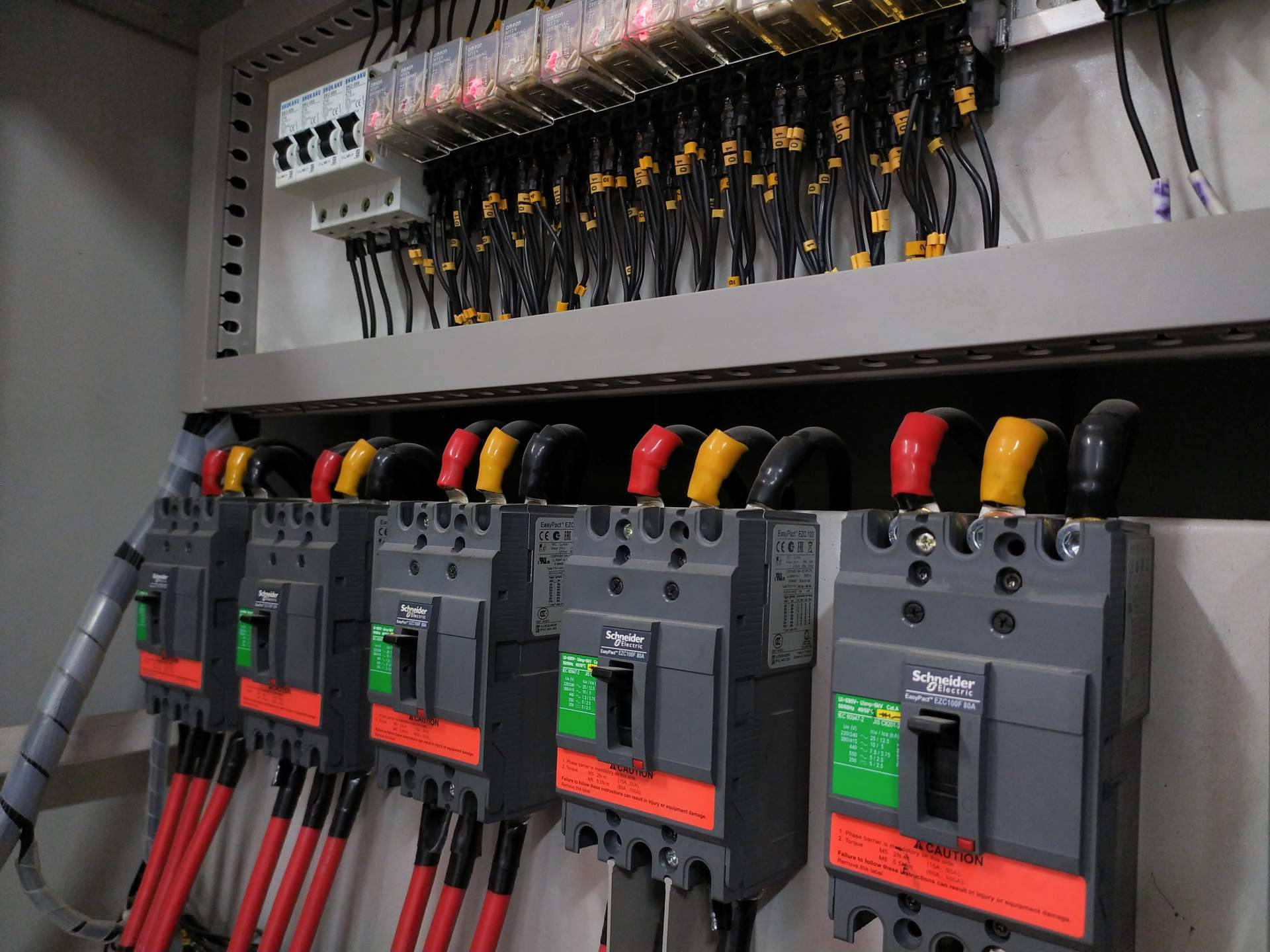 Soluciones Schneider Electric en stock, la propuesta online de Cadenza Electric para profesionales del sector