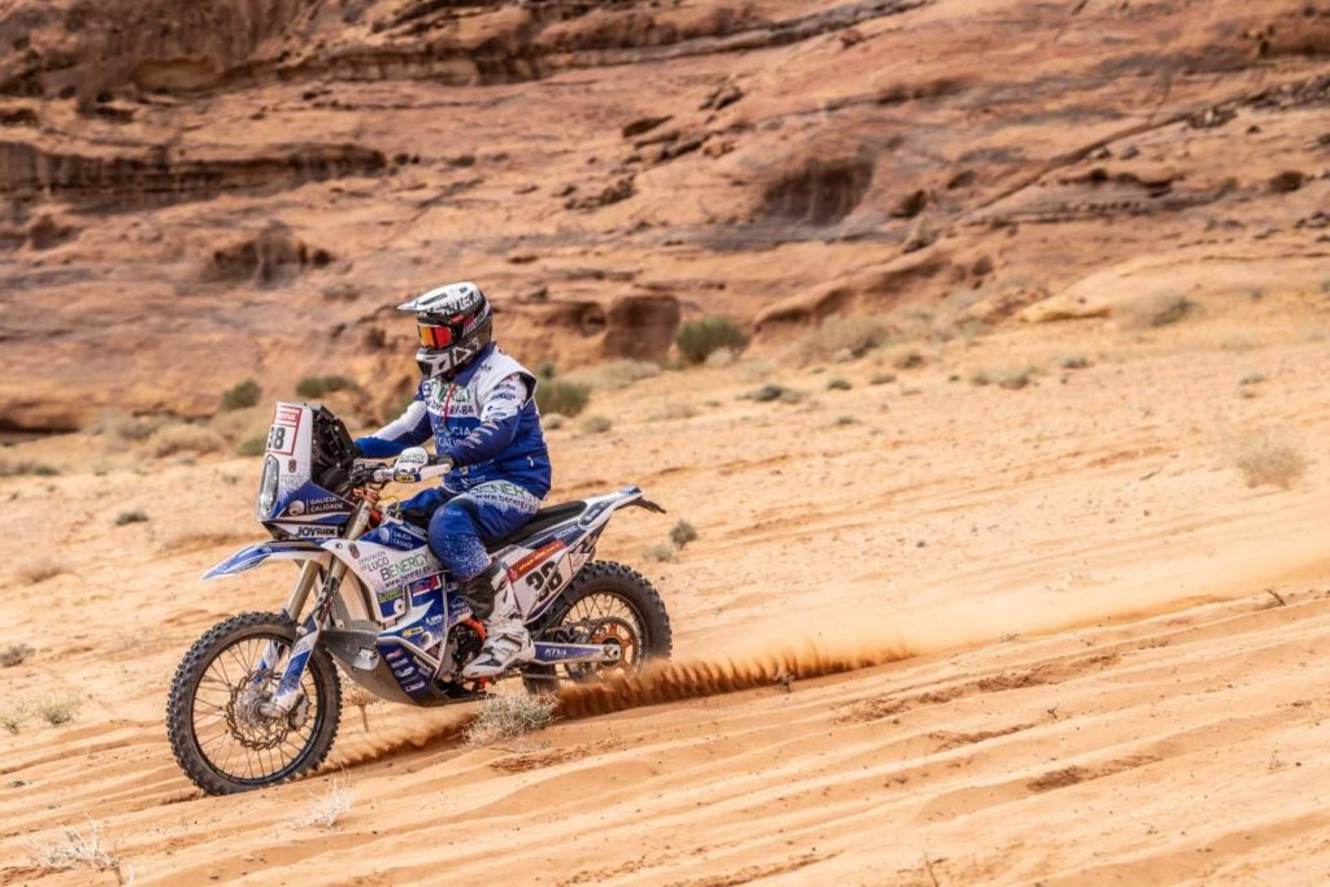 ADHESIVOSEMBARRADOS marca tendencia en el invierno con sus equipaciones rally personalizadas para pilotos off-road